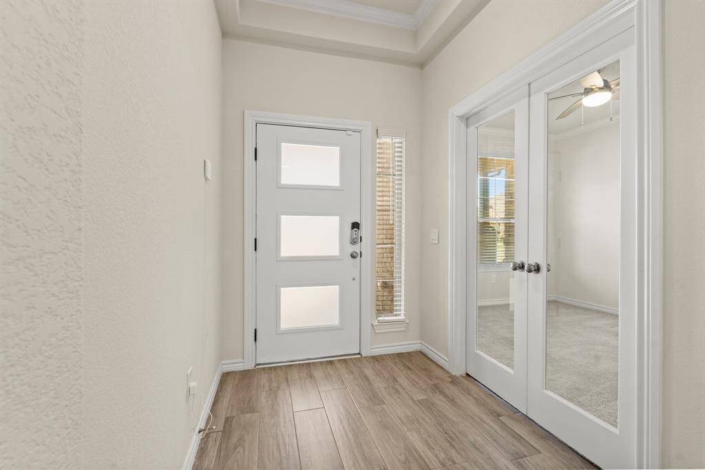 Study/Office/Flex room off main entrance