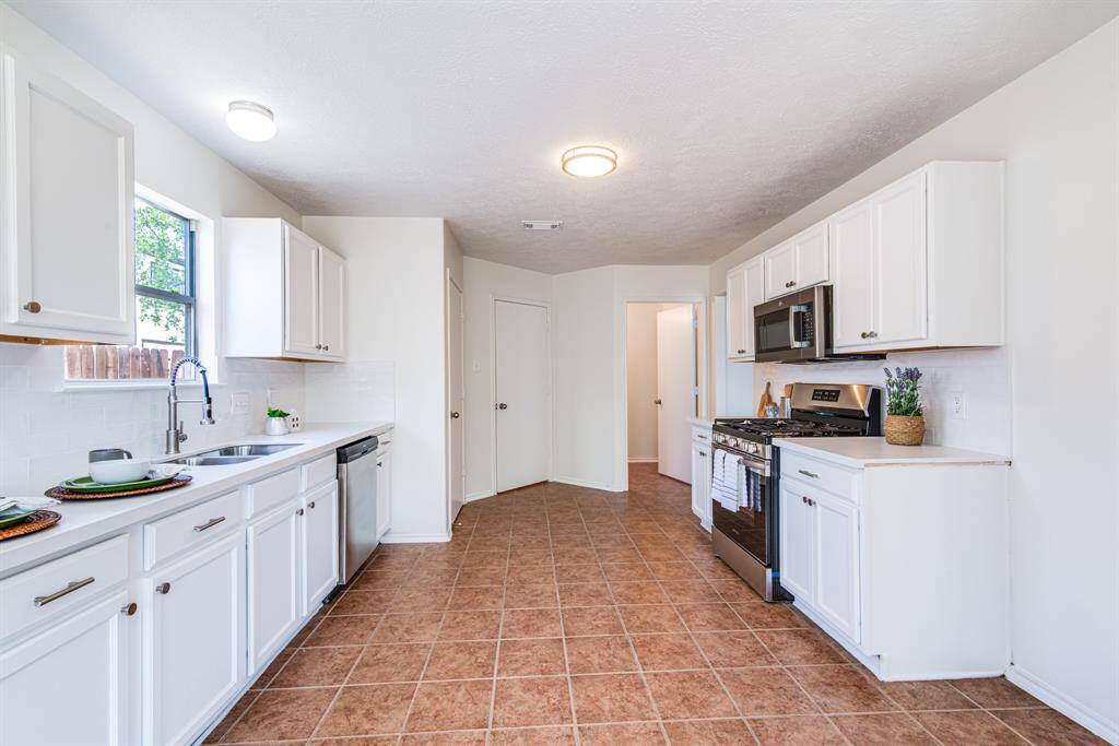 Plenty of Cabinets , New Stainless Steel Appliances
