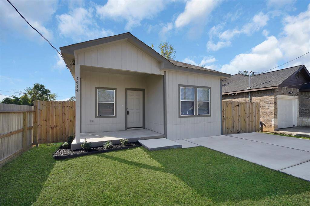 Covered front porch with double wide drive way