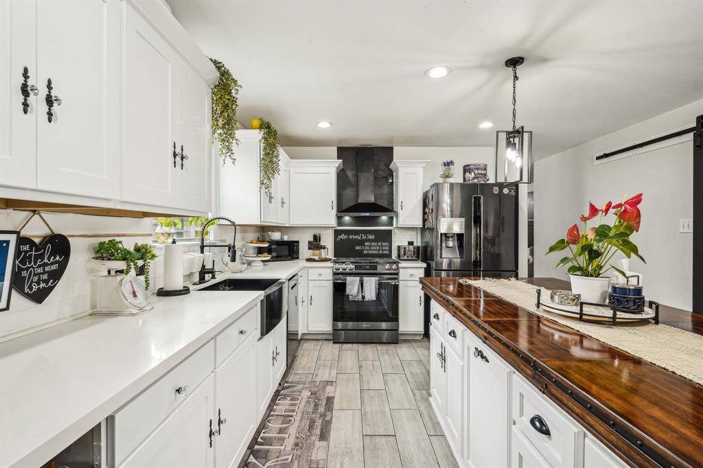 Angle 4 of kitchen