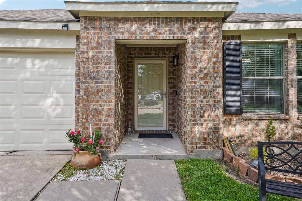 Welcome to 8010 Clover Leave Dr.!!