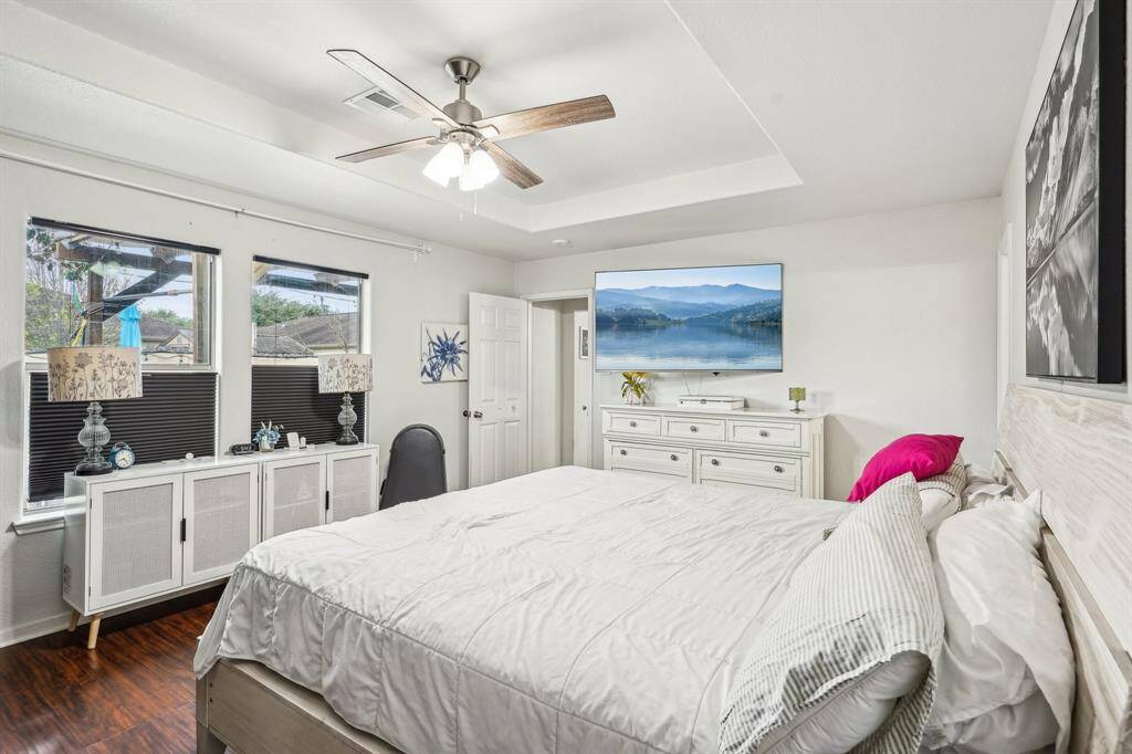 Angle 3 of the primary bedroom