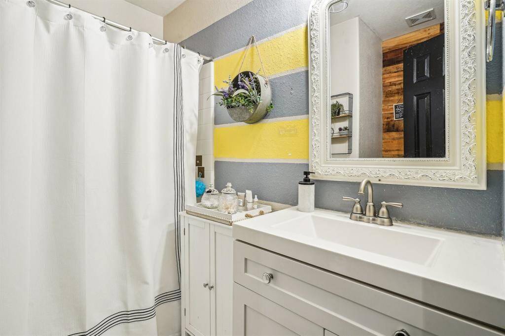 Main bathroom