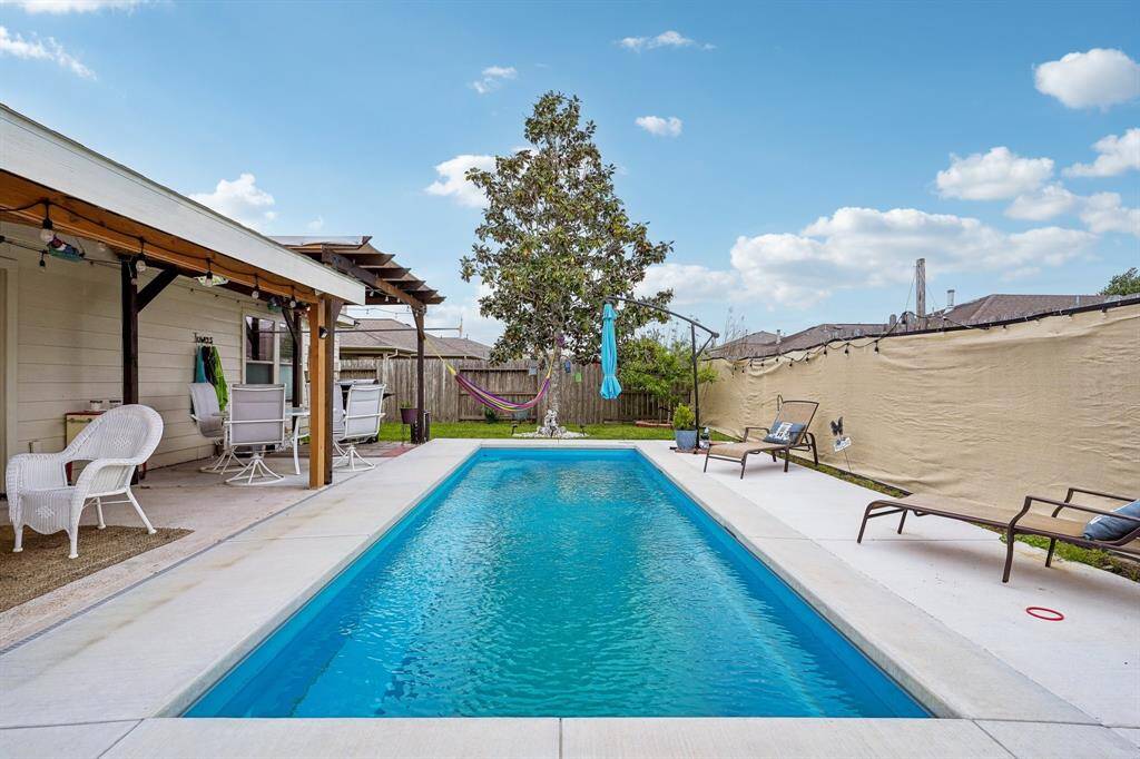 Another angle of this refreshing pool.