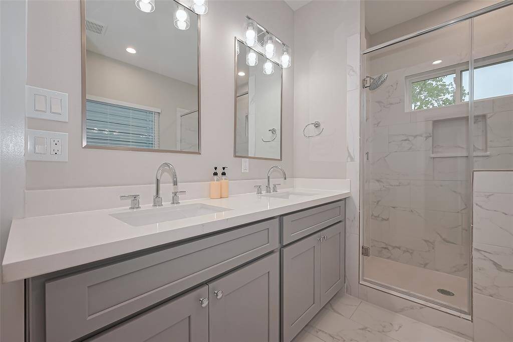 Double sinks in bathroom