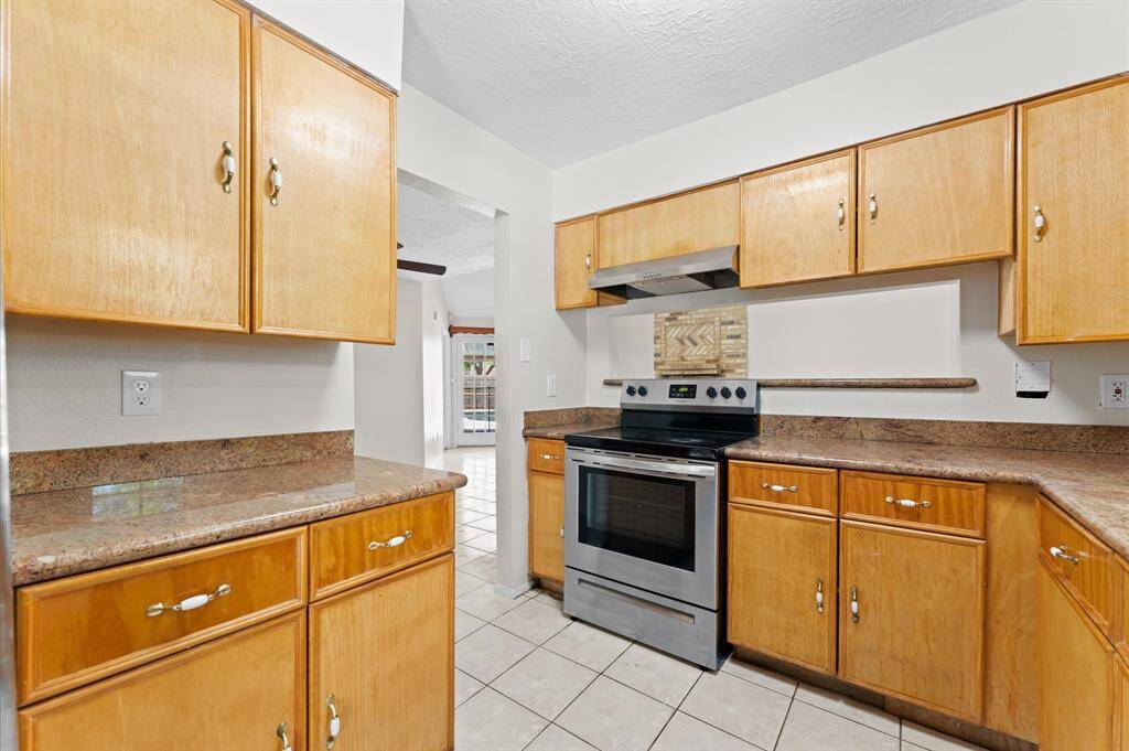 kitchen/ stove