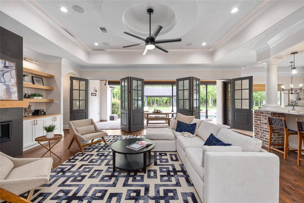 Indoor and outdoor living seamlessly merge!