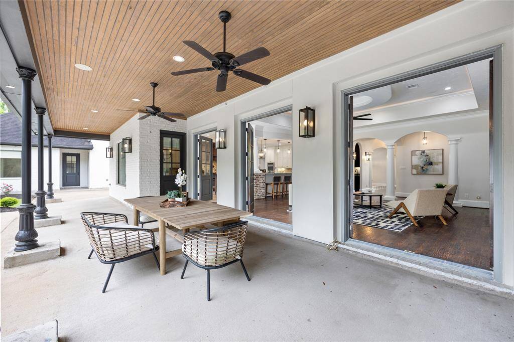 Enjoy the Indoors and Outdoors at the same time!