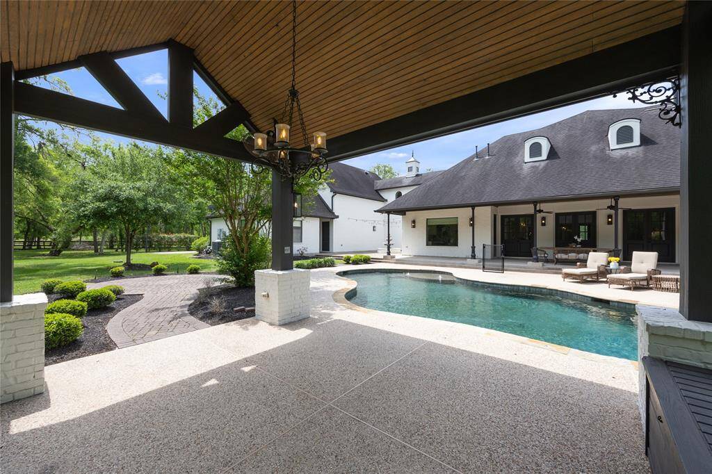 Covered sitting area would be the perfect spot for additional seating, or that big BBQ Pit!