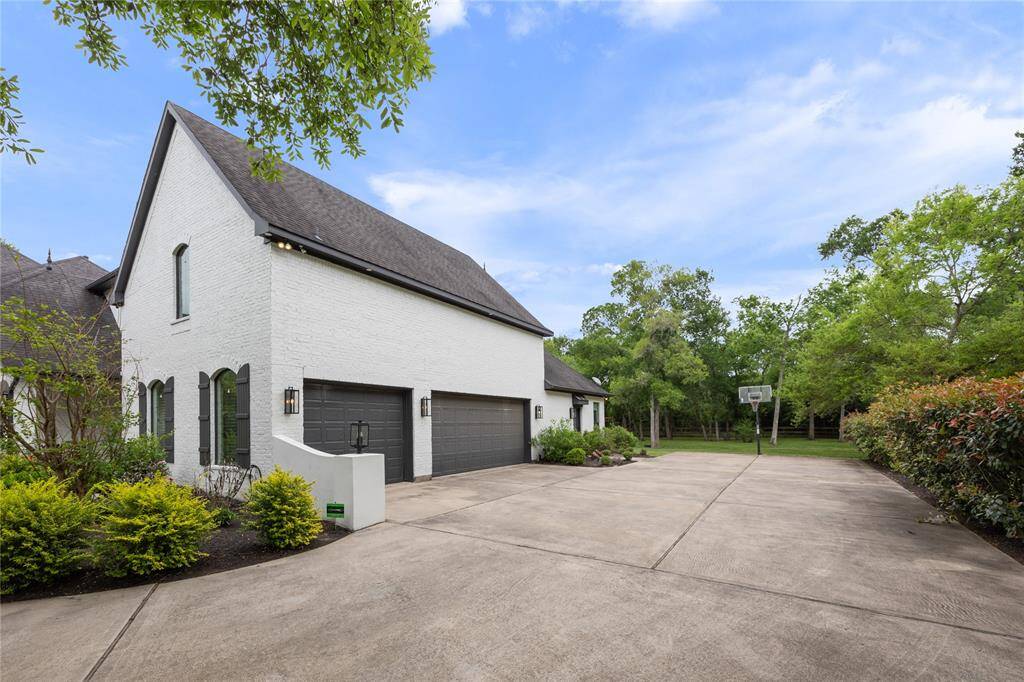 View of the Oversized 3 Car Garage! Large enough to fit that Texas Sized SUV!