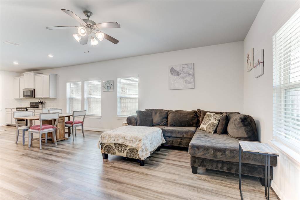 Laminate floors are throughout the downstairs.