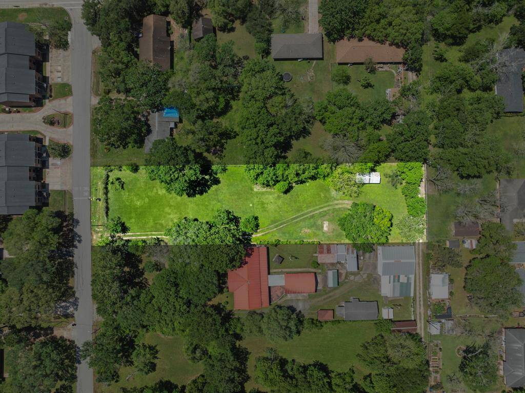 A clearly defined aerial outline highlights the lot’s generous dimensions and established utility access, ideal for varied construction or planning concepts.