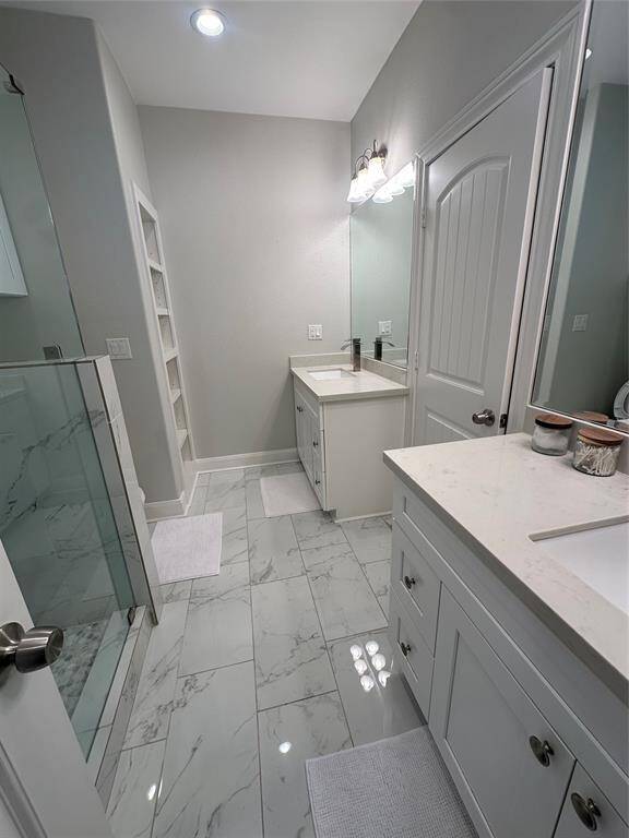 BEAUTIFUL PRIMARY BATH