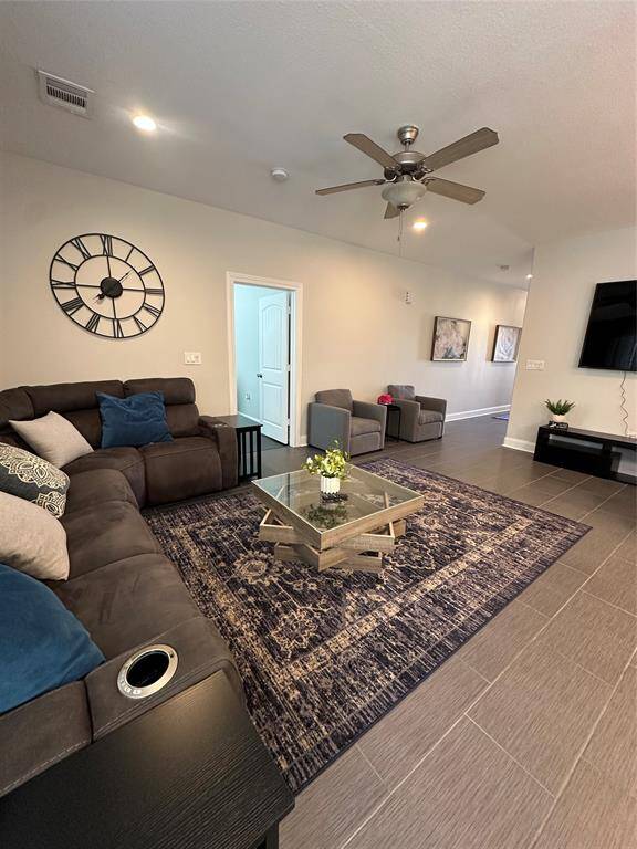SPACIOUS LIVING AREA