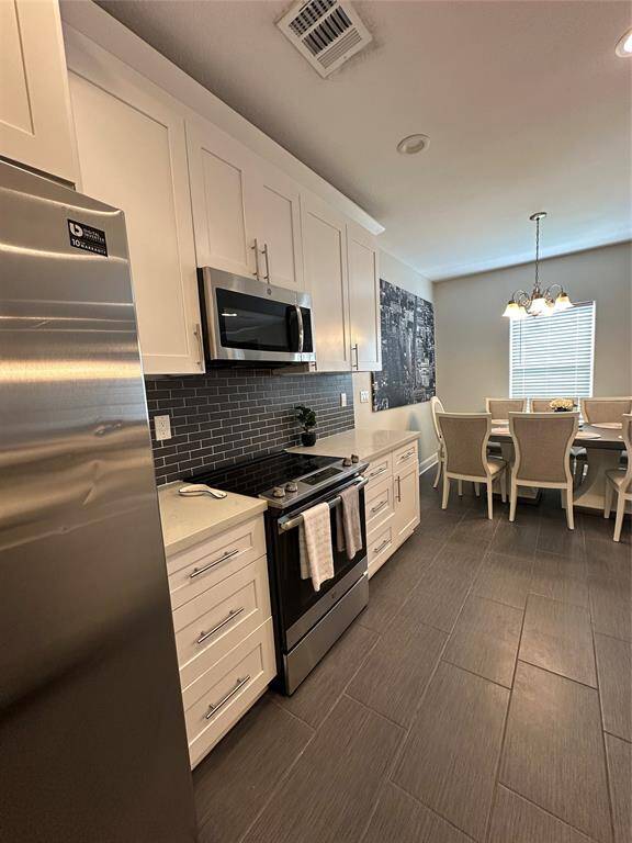 QUARTZ COUNTERTOPS WITH LOTS OF CABINET SPACE!