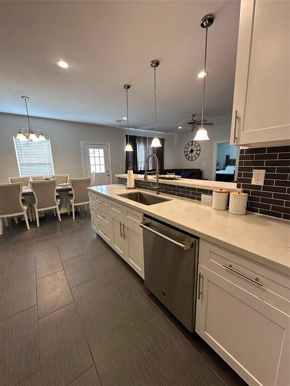 KITCHEN AREA WITH BREAKFAST BAR