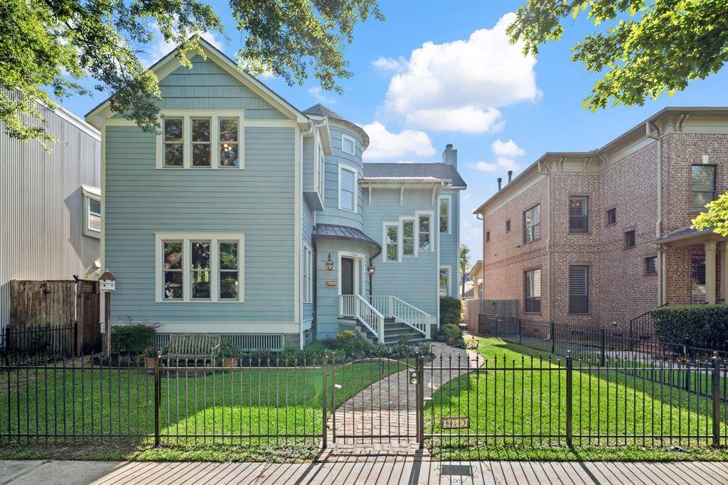 Stunning 3-bed, 2.5-bath home in the Heights. Located on a beautiful tree-lined street.