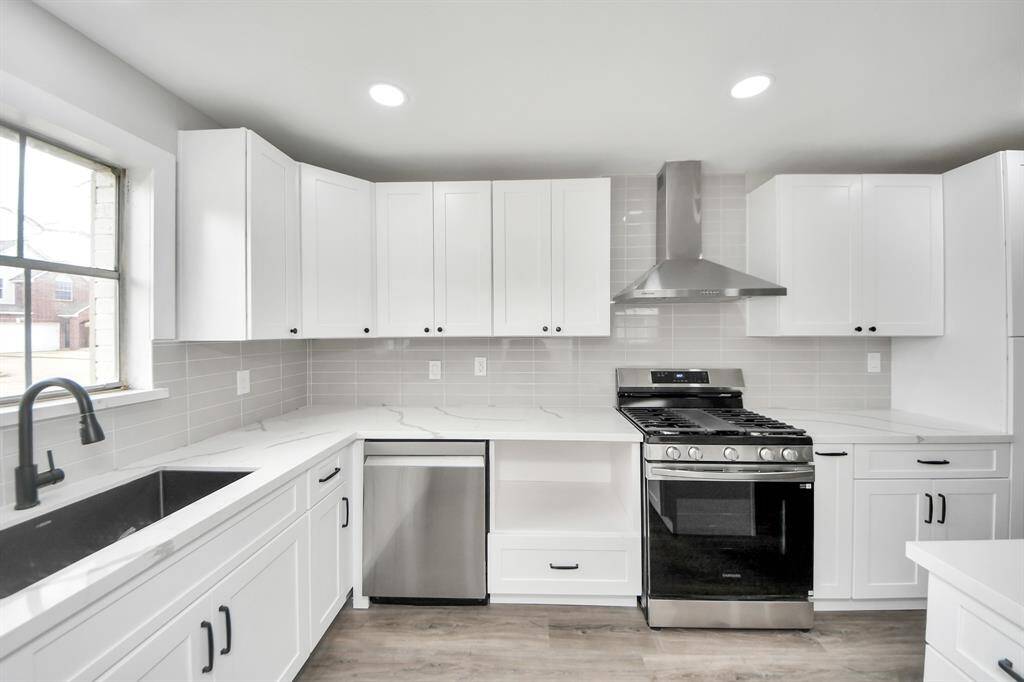 Step inside your chef's DREAM kitchen- fully revamped! Microwave not pictured and is now installed in the home.