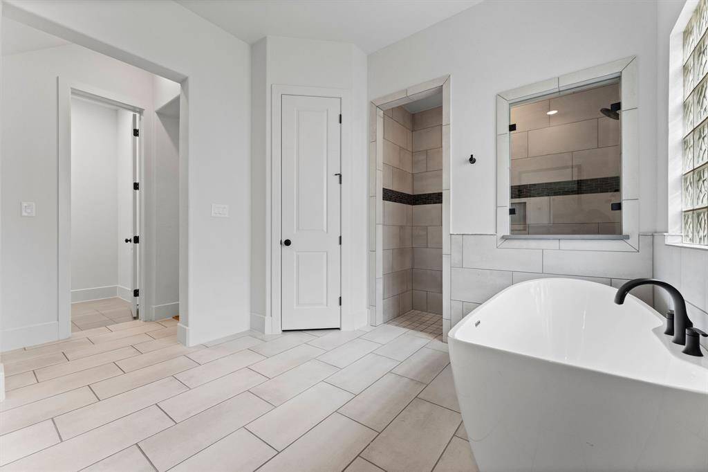 Unwind in the tastefully designed spa-like Owners’ bath. The vessel soaker tub offers a peaceful escape, while the spacious, tiled shower with built-in toiletry cubbies provides an invigorating start to your day. This space perfectly blends functionality with luxury for everyday comfort.