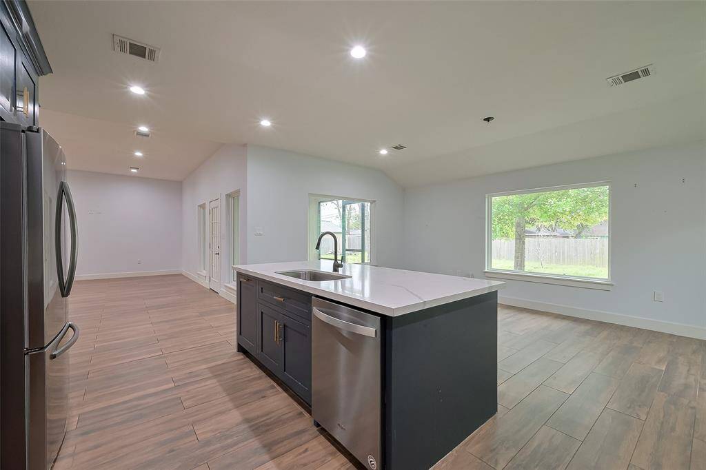 Another view of the kitchen.