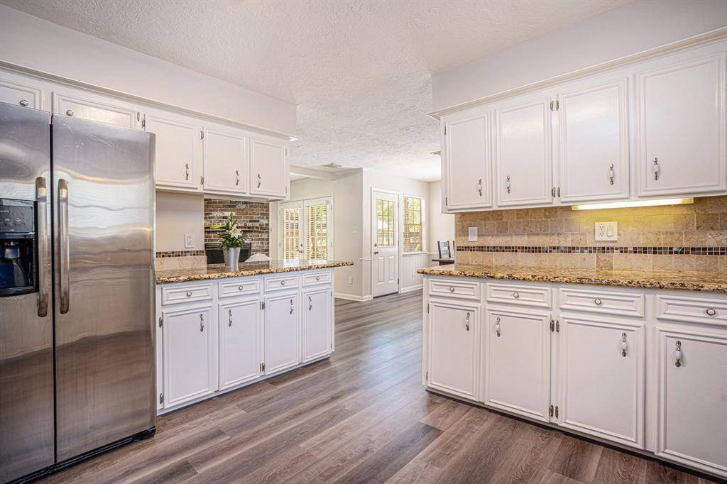 Beautiful kitchen with granite counters. Fridge included
