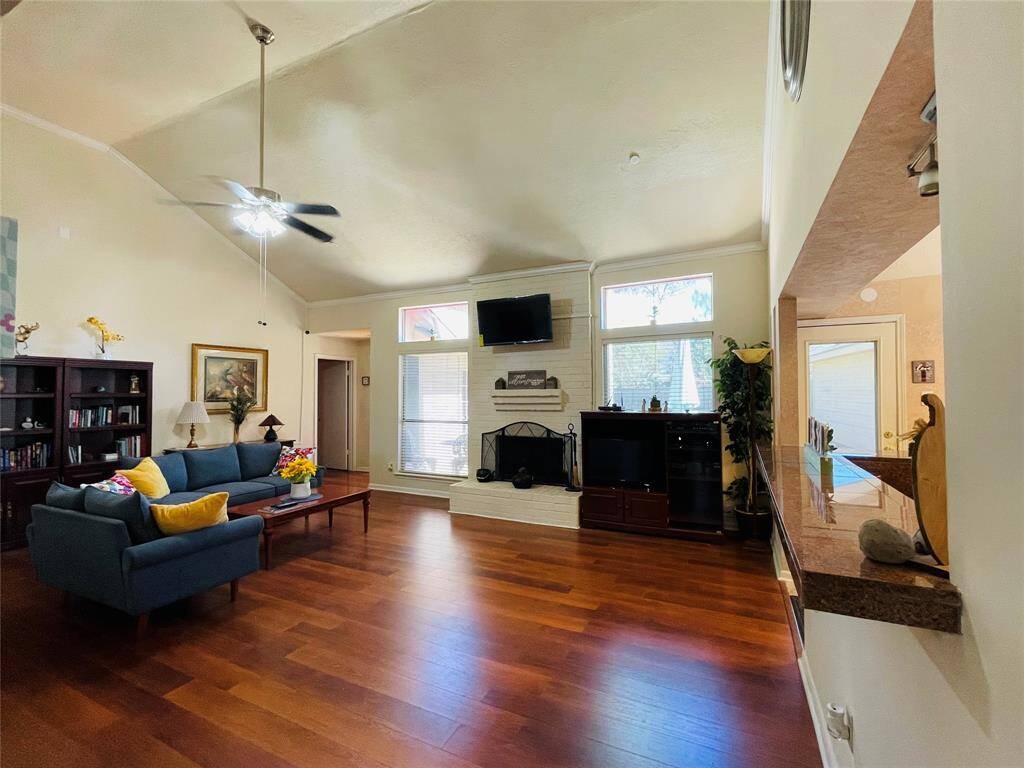 As you enter the foyer, you see an open floor plan, high ceiling and lots of natural lighting. Lease with or without furnishings.