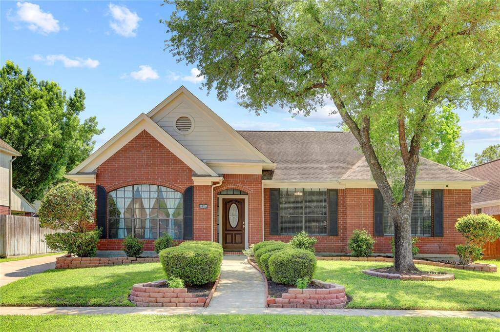 Welcome to 11207 Chestnut Woods!