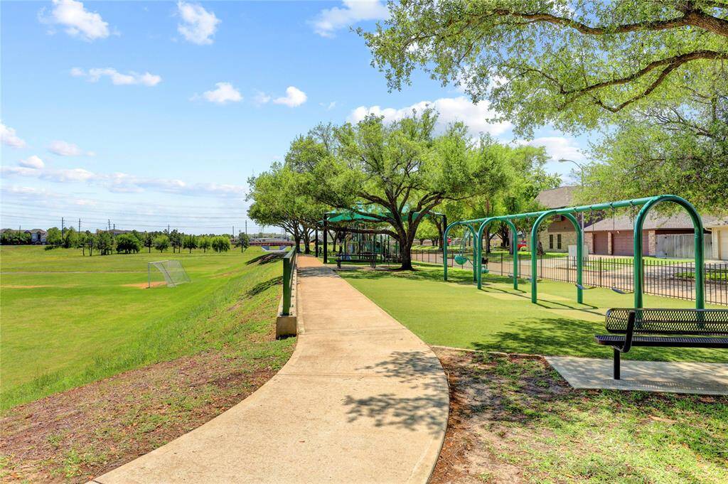 Walking/jogging trails, perfect on a beautiful day.
