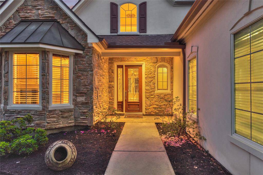 Step into elegance and warmth—your dream home awaits.