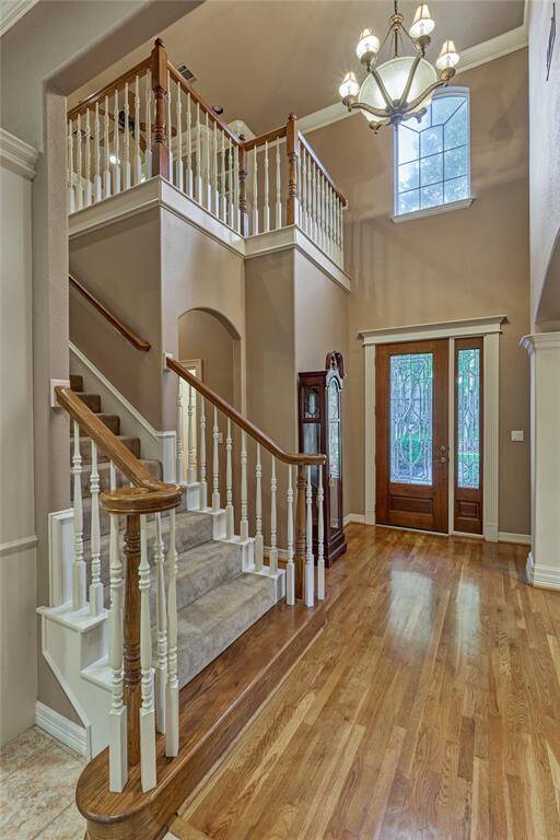 The dramatic 2-story foyer and striking staircase create quite an impressive entrance.