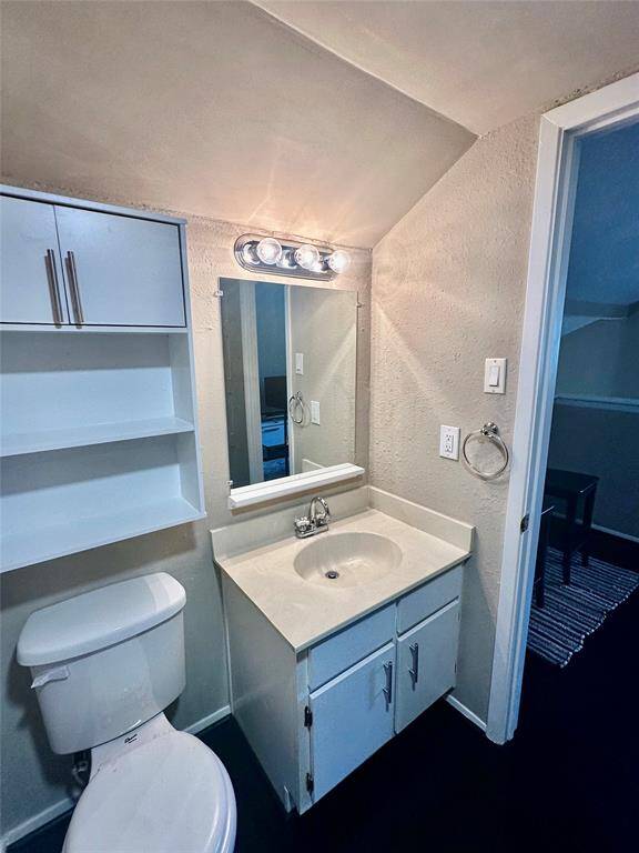 Second floor full bathroom.
