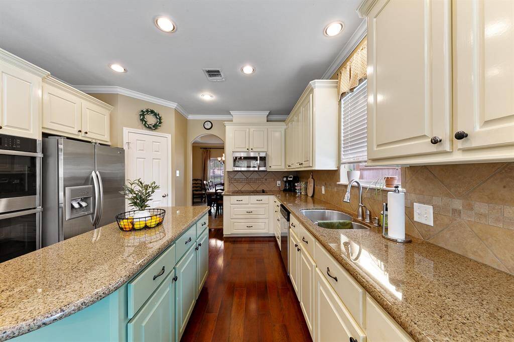 Look at these stunning granite countertops! Large walk in pantry.