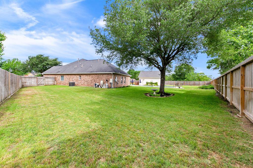 Giant yard with plenty of room for very large garden.