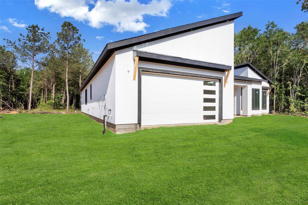 Left side view showing cusm garage doors.