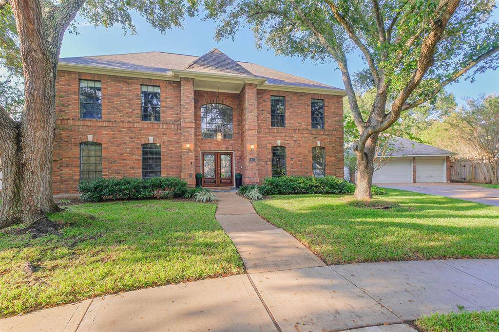 Welcome Home to beautiful 14 Coventry Court nestled on a tree lined cul-de-sac in sought after Commonwealth.