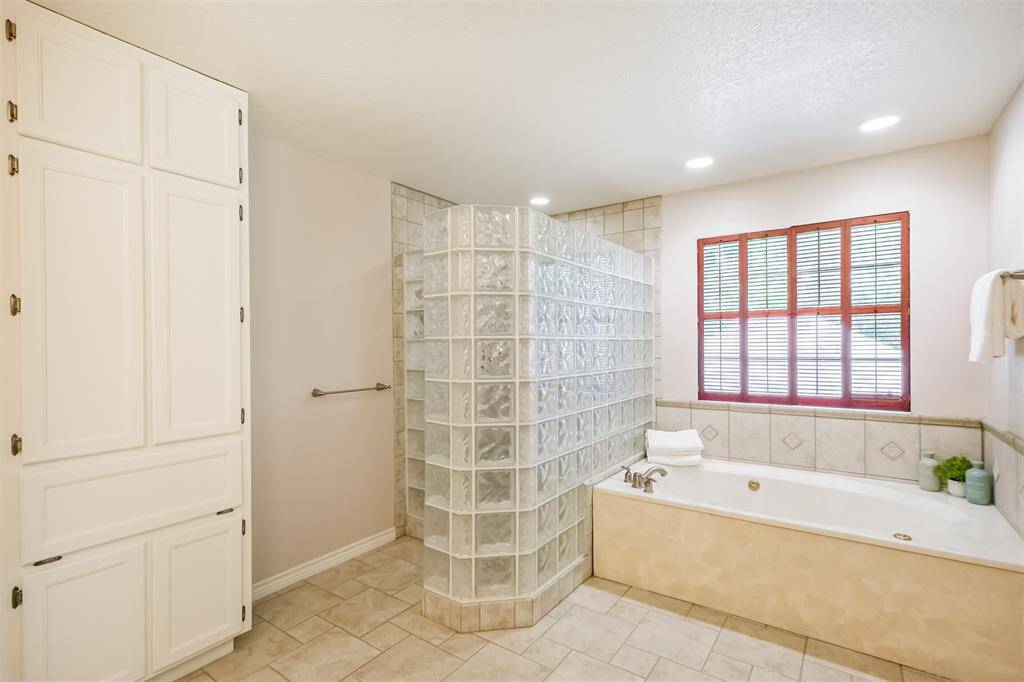 Second primary ensuite with soaking tub and walk in shower.