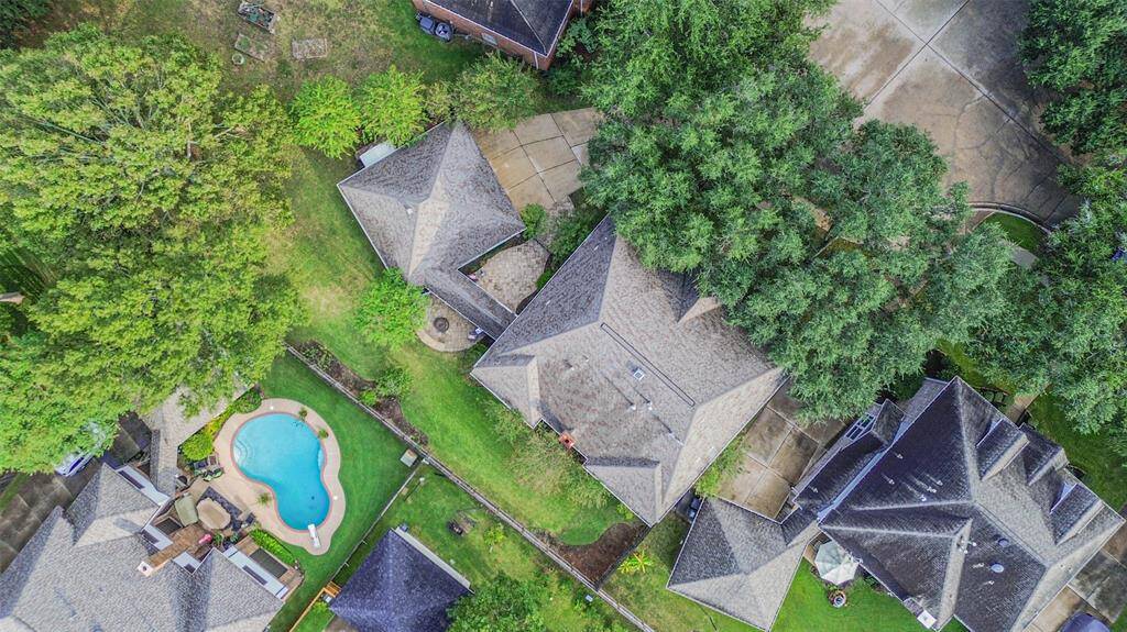 Aerial view of the large cul de sac lot. The roof was replaced in 2018.