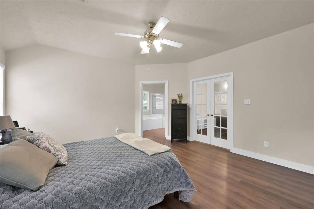 Bedroom open to private study or nursery.