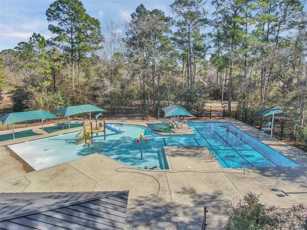 Step outside your door to a refreshing oasis at one of the 14exclusive community pools, mere moments away.