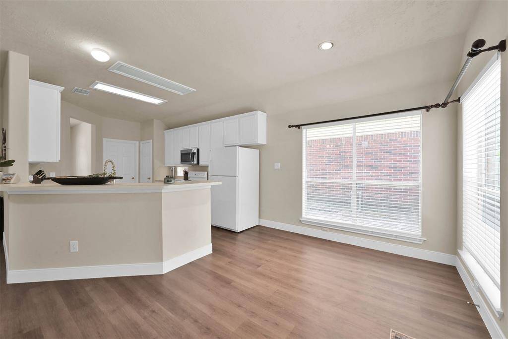 Breakfast room off kitchen