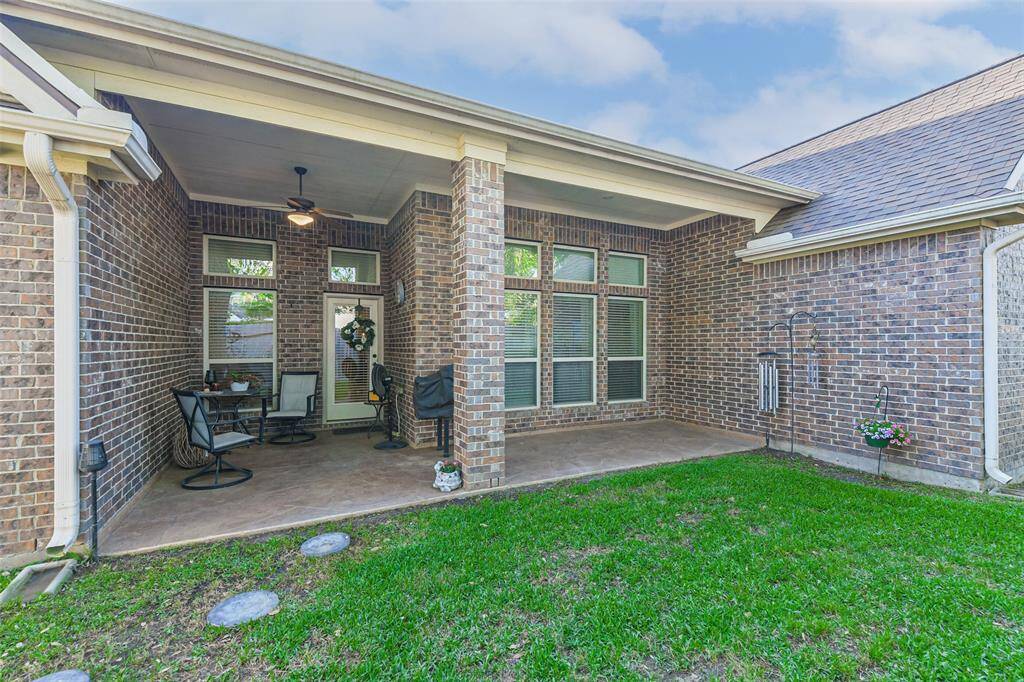 Private, Covered Back Patio!