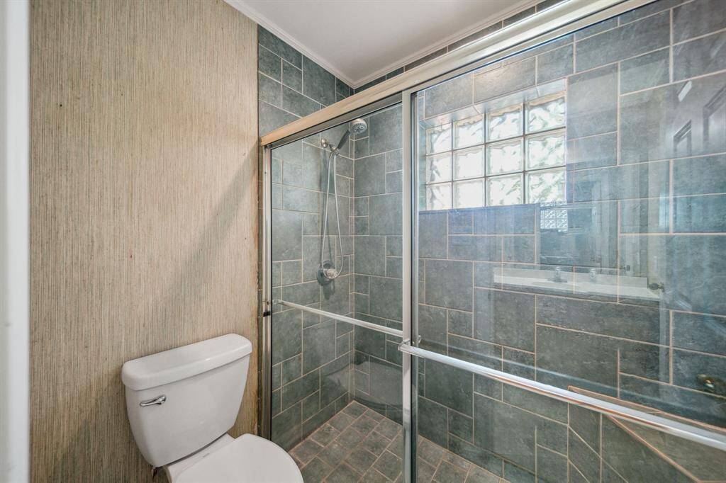 Secondary full bath with custom shower