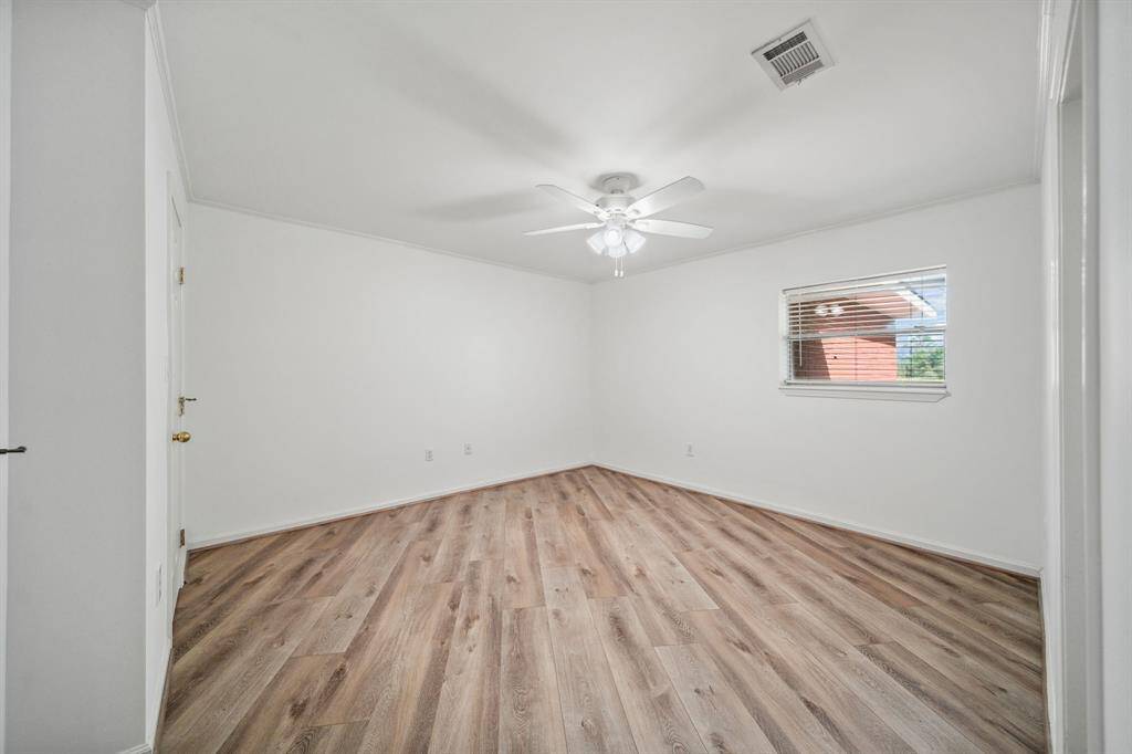 Another secondary bedroom with 2 walk in closets
