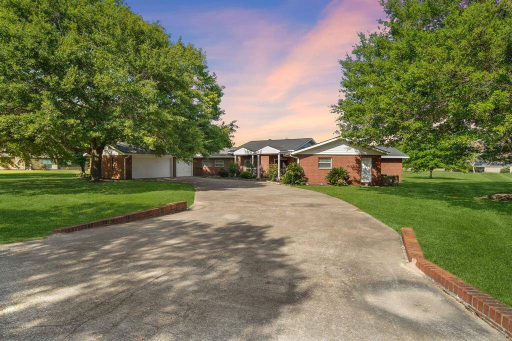 Drive to your 3 car garage. drive can accommodate many cars