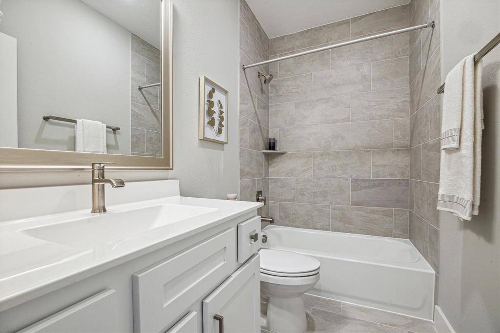 Full bathroom with upgraded tile to the ceiling at the bath tub