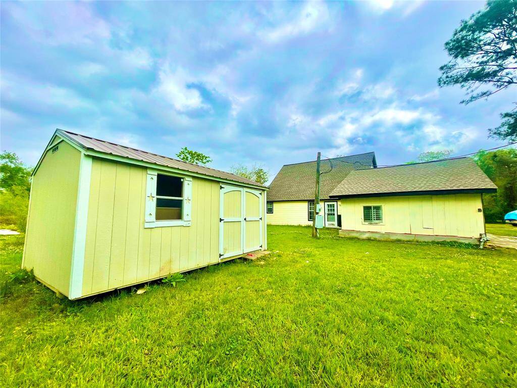 workshop cabin and side