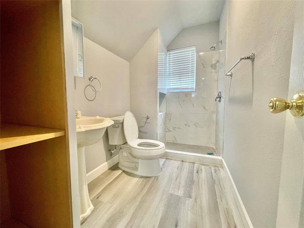 2nd floor 3rd full bathroom