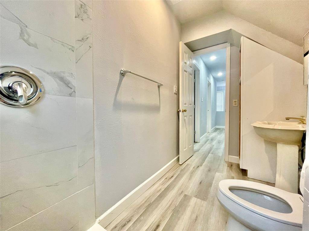 2nd floor 3rd full bathroom