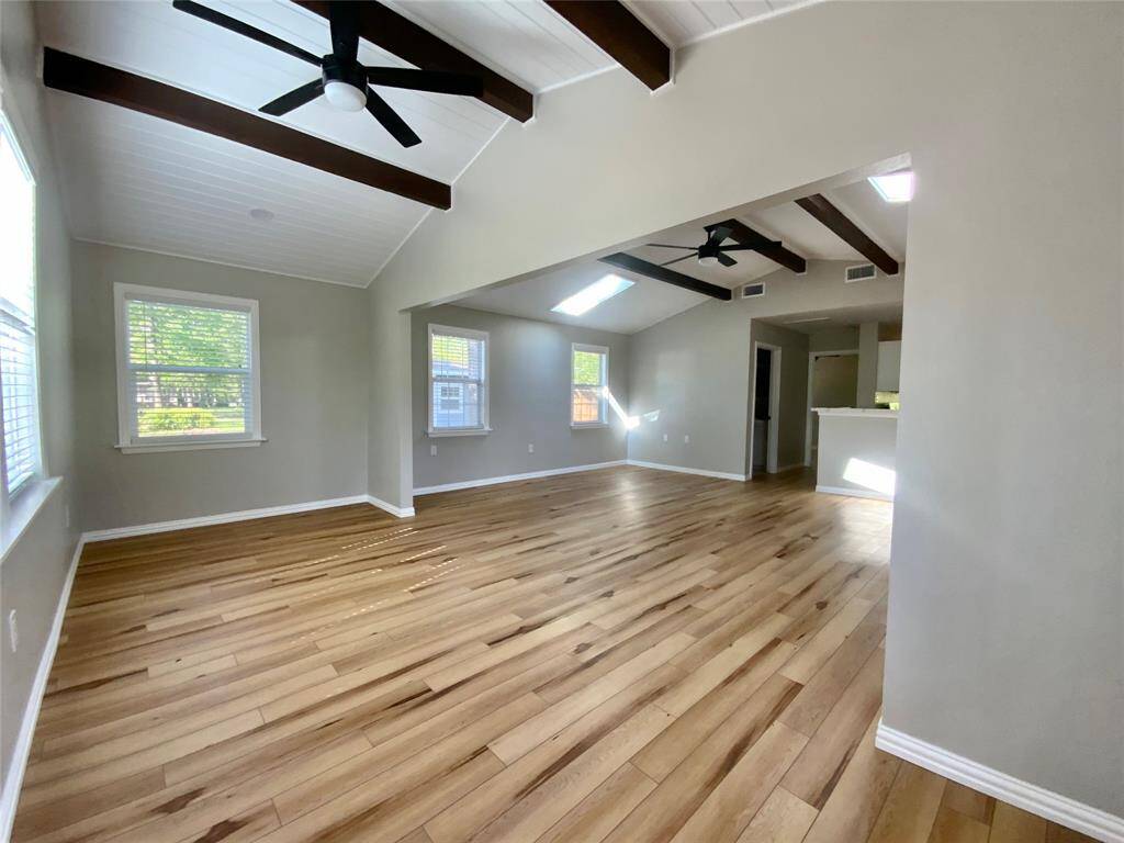 Come on in!  Nice Entry Foyer with Vaulted Ceiling and Fan
