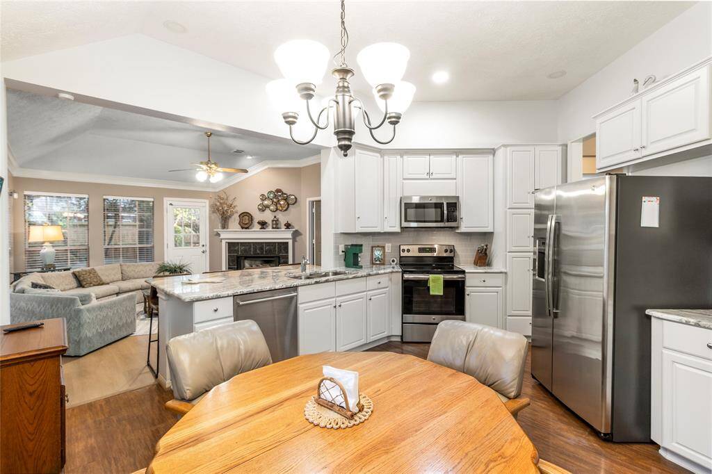 Another view of the kitchen.